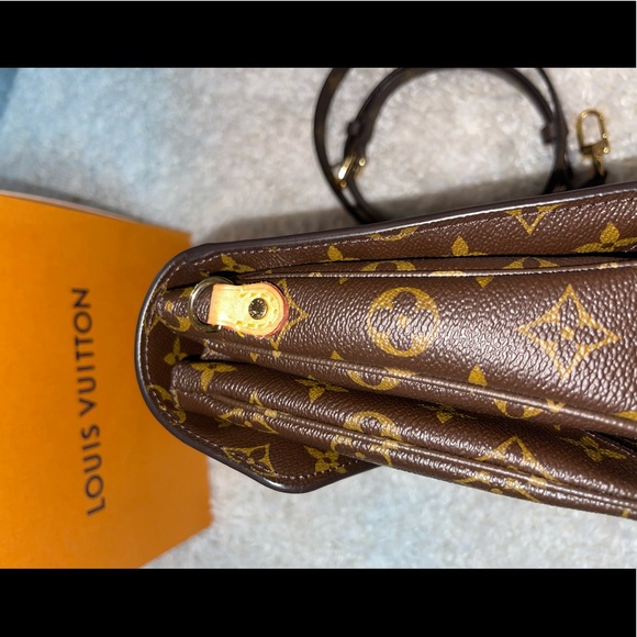 Louis Vuitton Monogram Pochette Métis - Picture 7 of 14